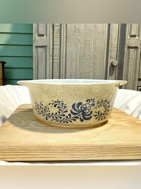 Pyrex 1 1/2 pt Round Casserole *NO Lid* - #472 - Homestead Blue - Speckle Blue